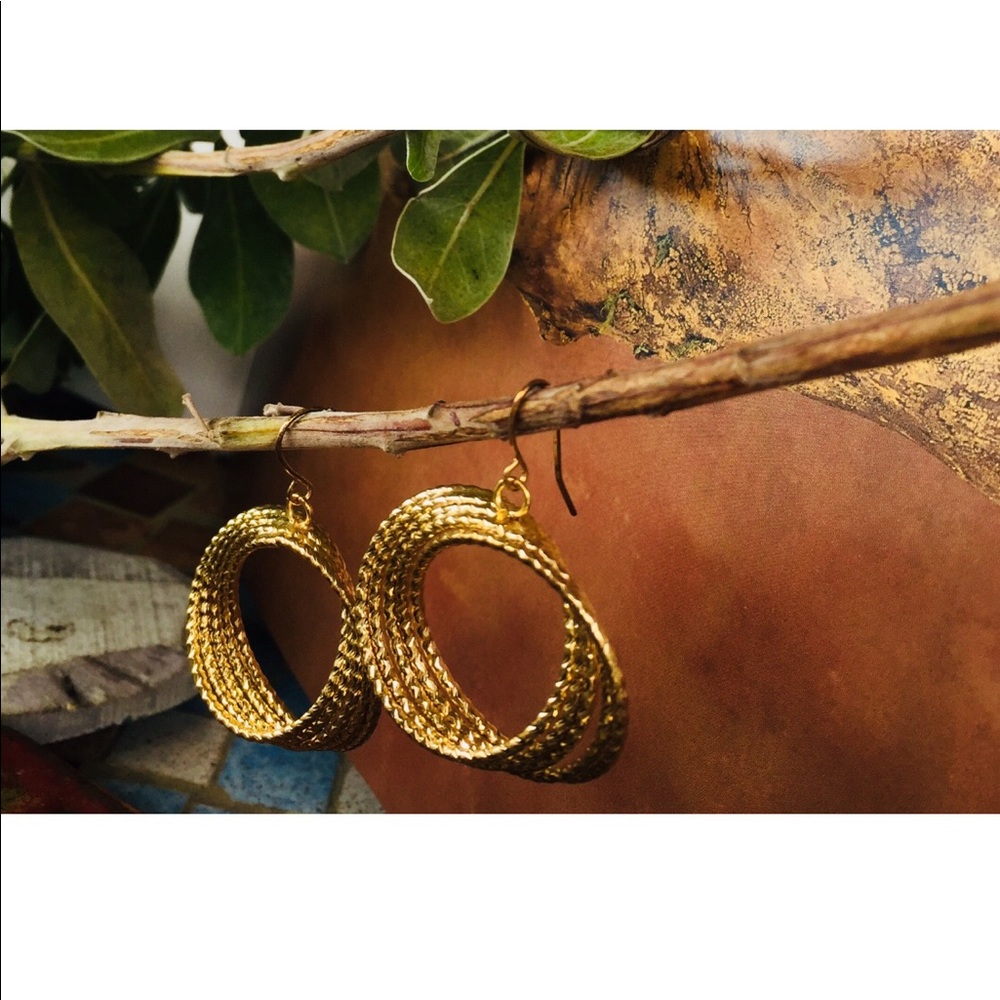 Twist earrings gold color fashion - Picture 2 of 3